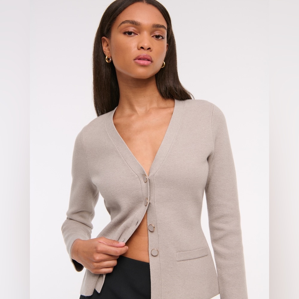 SOLD ABERCROMBIE & FITCH Women’s Luxeloft Skimming Cardigan